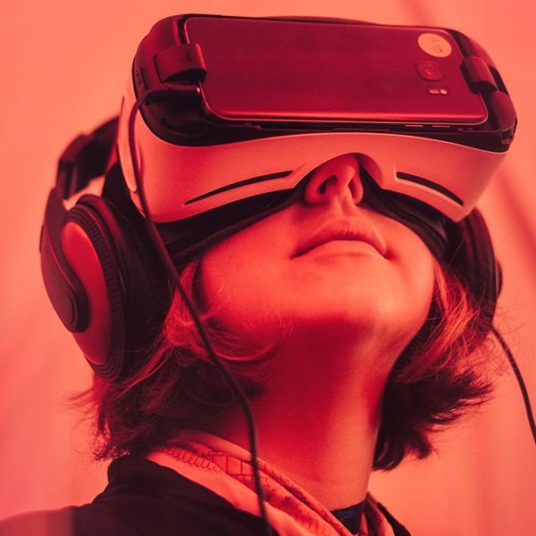 The Future of Gaming: Immersive Experiences and Virtual Reality